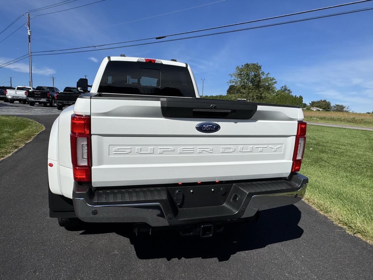 Ford Super Duty F-450 DRW Lariat 4WD Crew Cab 8' Box 2022