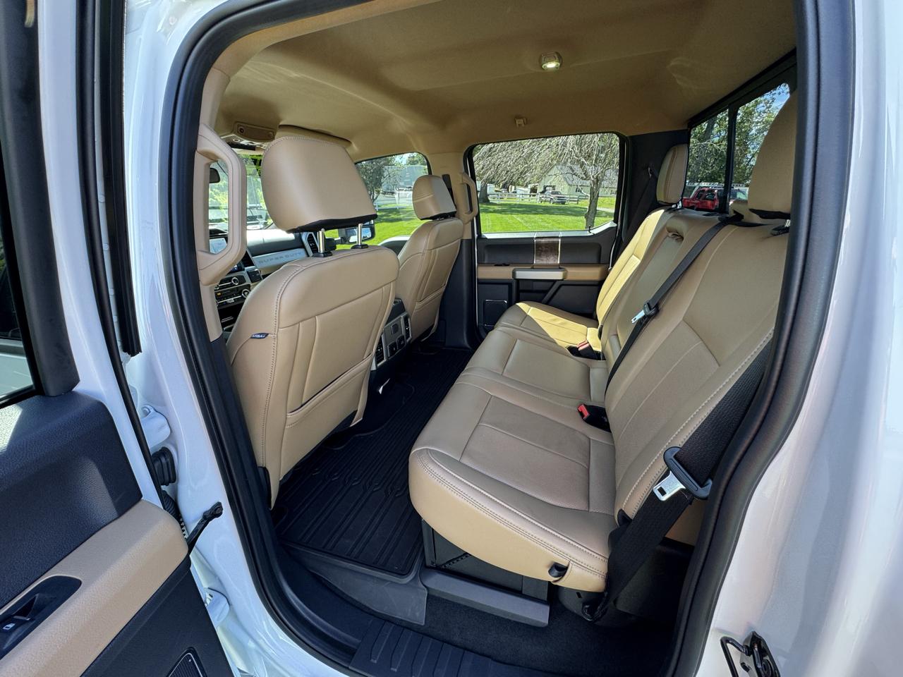 Ford Super Duty F-450 DRW Lariat 4WD Crew Cab 8' Box 2022