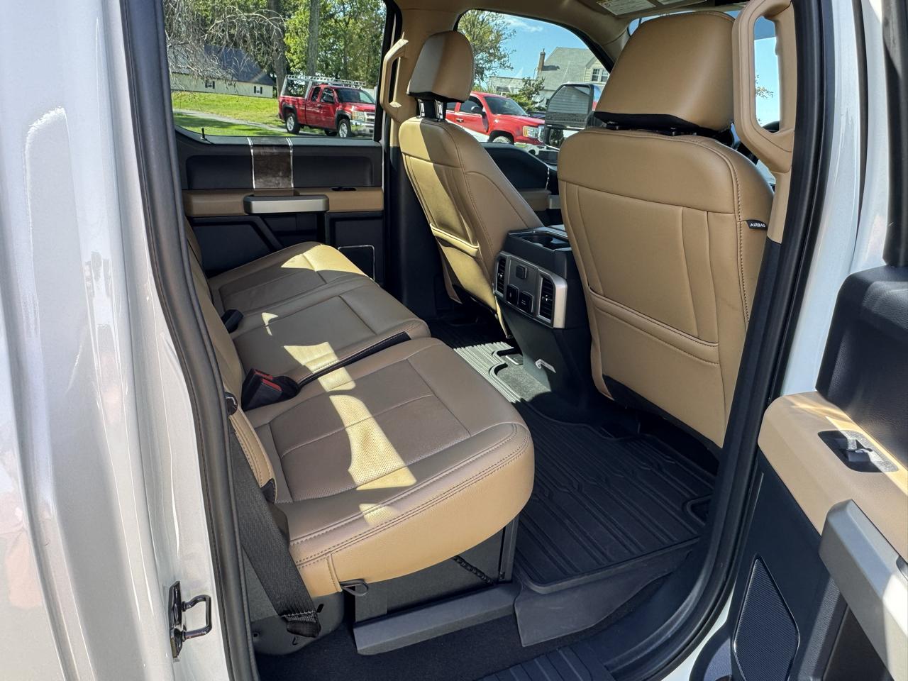 Ford Super Duty F-450 DRW Lariat 4WD Crew Cab 8' Box 2022