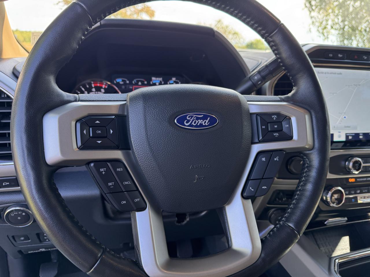 Ford Super Duty F-450 DRW Lariat 4WD Crew Cab 8' Box 2022