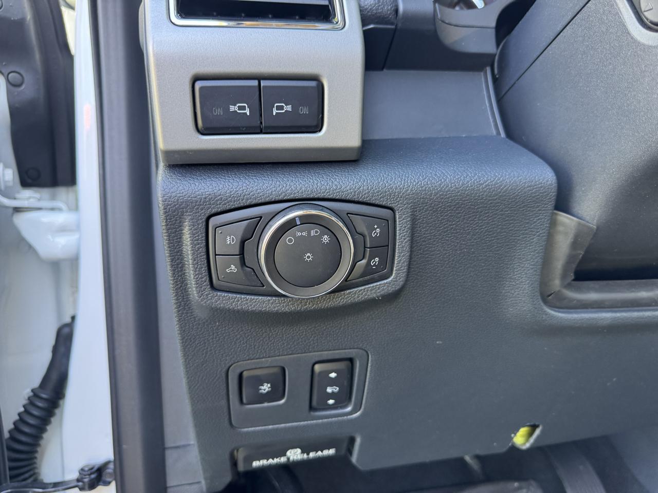 Ford Super Duty F-450 DRW Lariat 4WD Crew Cab 8' Box 2022