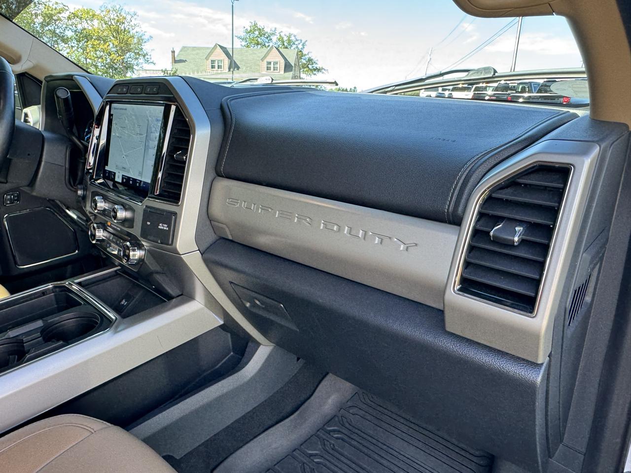 Ford Super Duty F-450 DRW Lariat 4WD Crew Cab 8' Box 2022