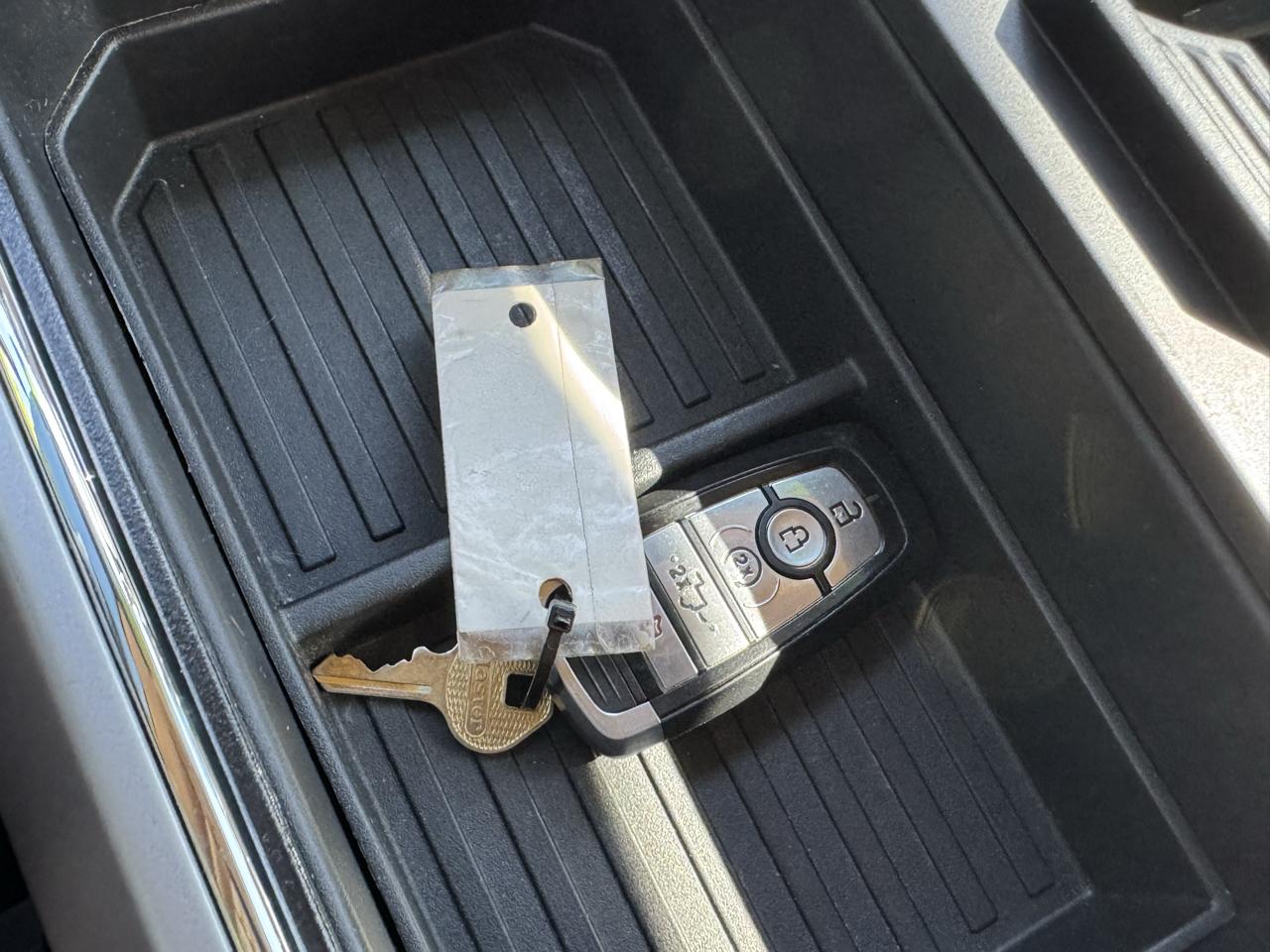 Ford Super Duty F-450 DRW Lariat 4WD Crew Cab 8' Box 2022