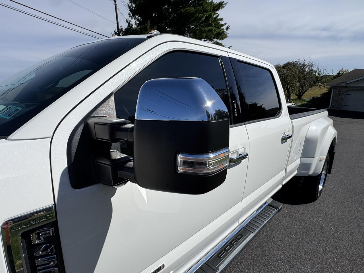 Ford Super Duty F-450 DRW Lariat 4WD Crew Cab 8' Box 2022
