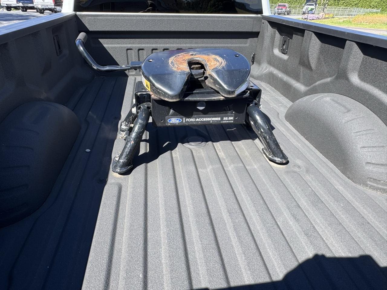 Ford Super Duty F-450 DRW Lariat 4WD Crew Cab 8' Box 2022