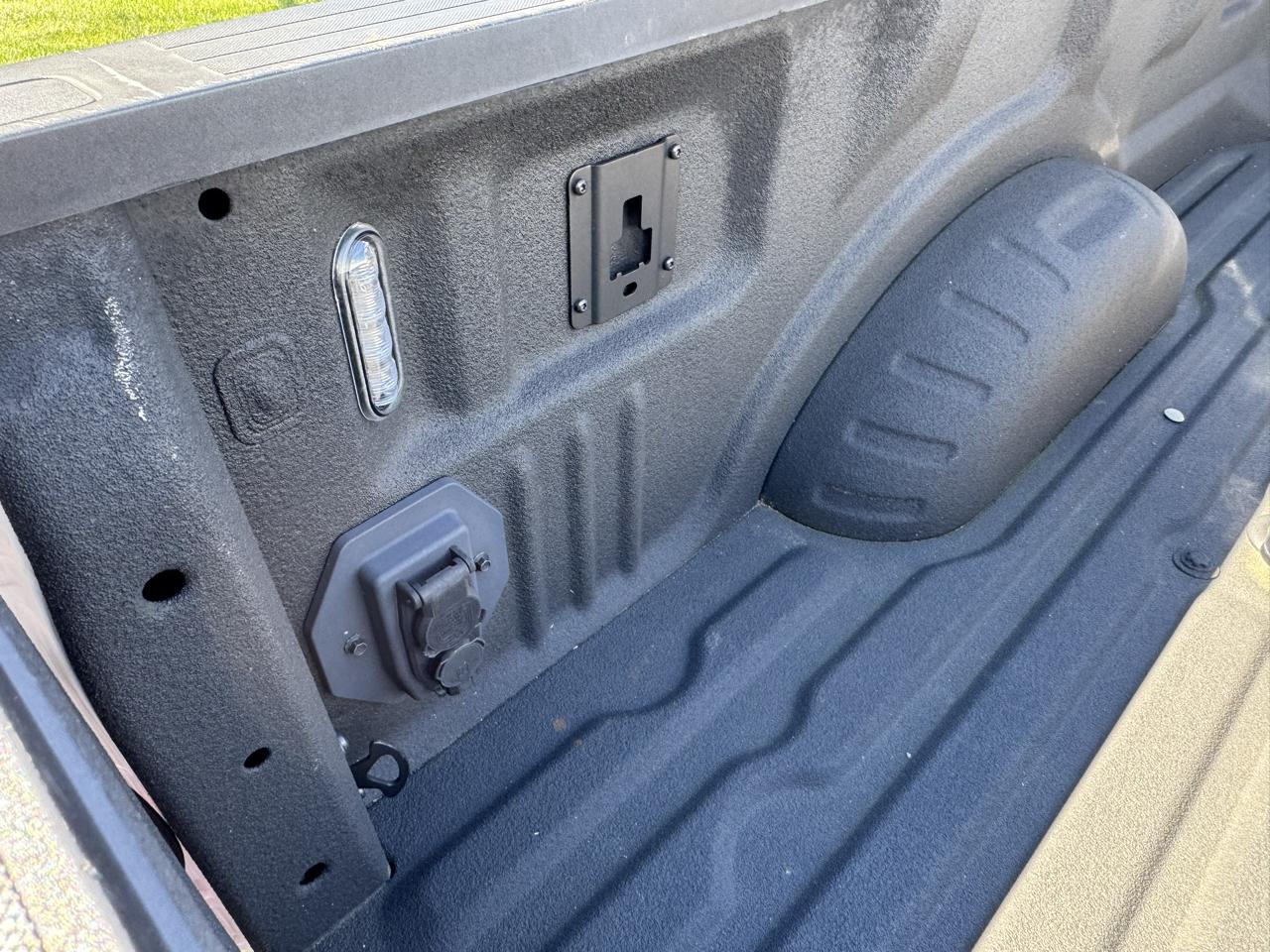 Ford Super Duty F-450 DRW Lariat 4WD Crew Cab 8' Box 2022