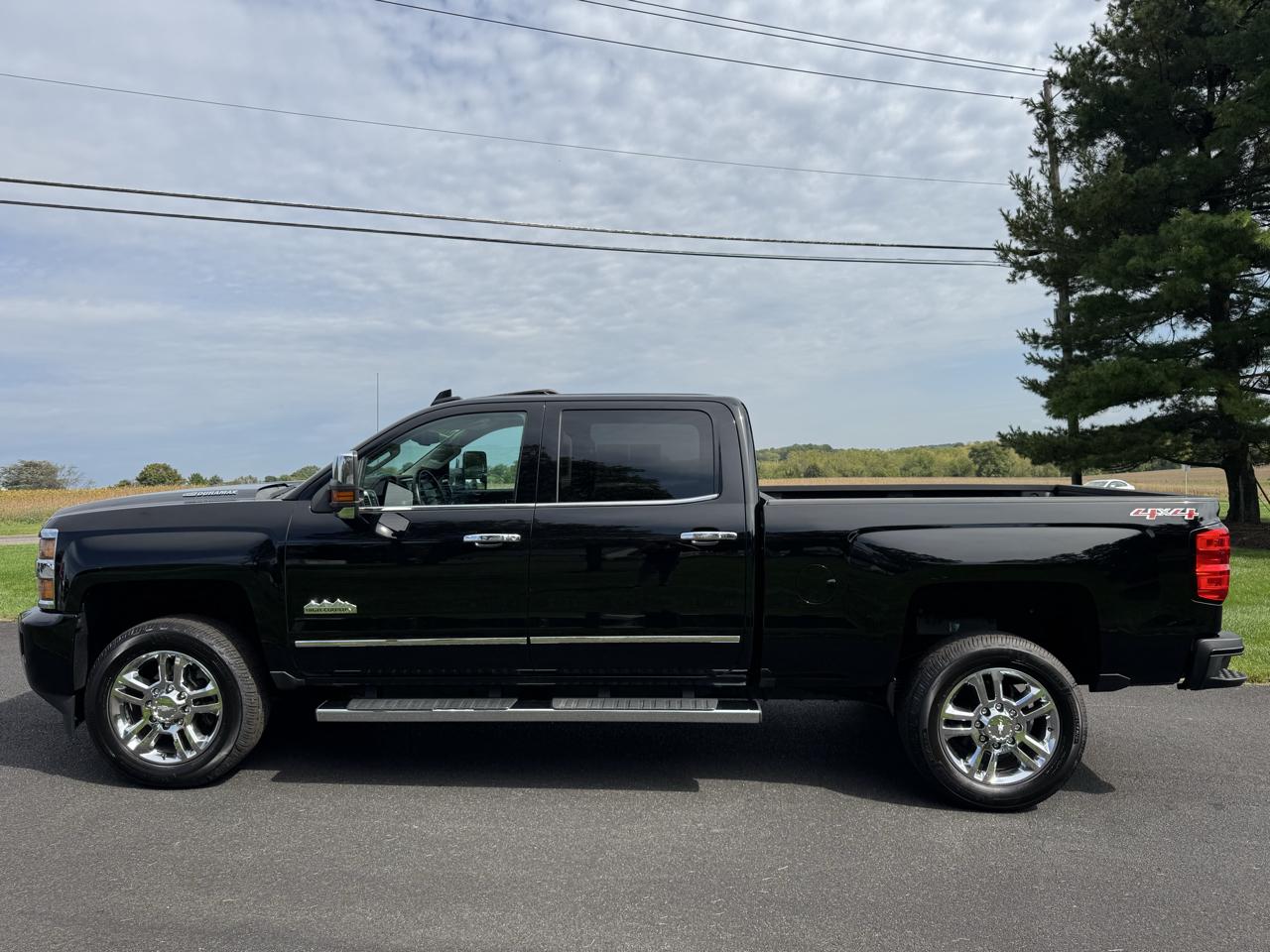 Chevrolet Silverado 2500HD Built After Aug 14 4WD Crew Cab 153.7" High Country 2015