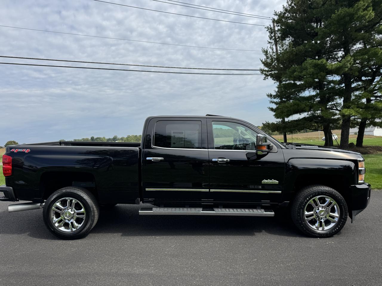 Chevrolet Silverado 2500HD Built After Aug 14 4WD Crew Cab 153.7" High Country 2015