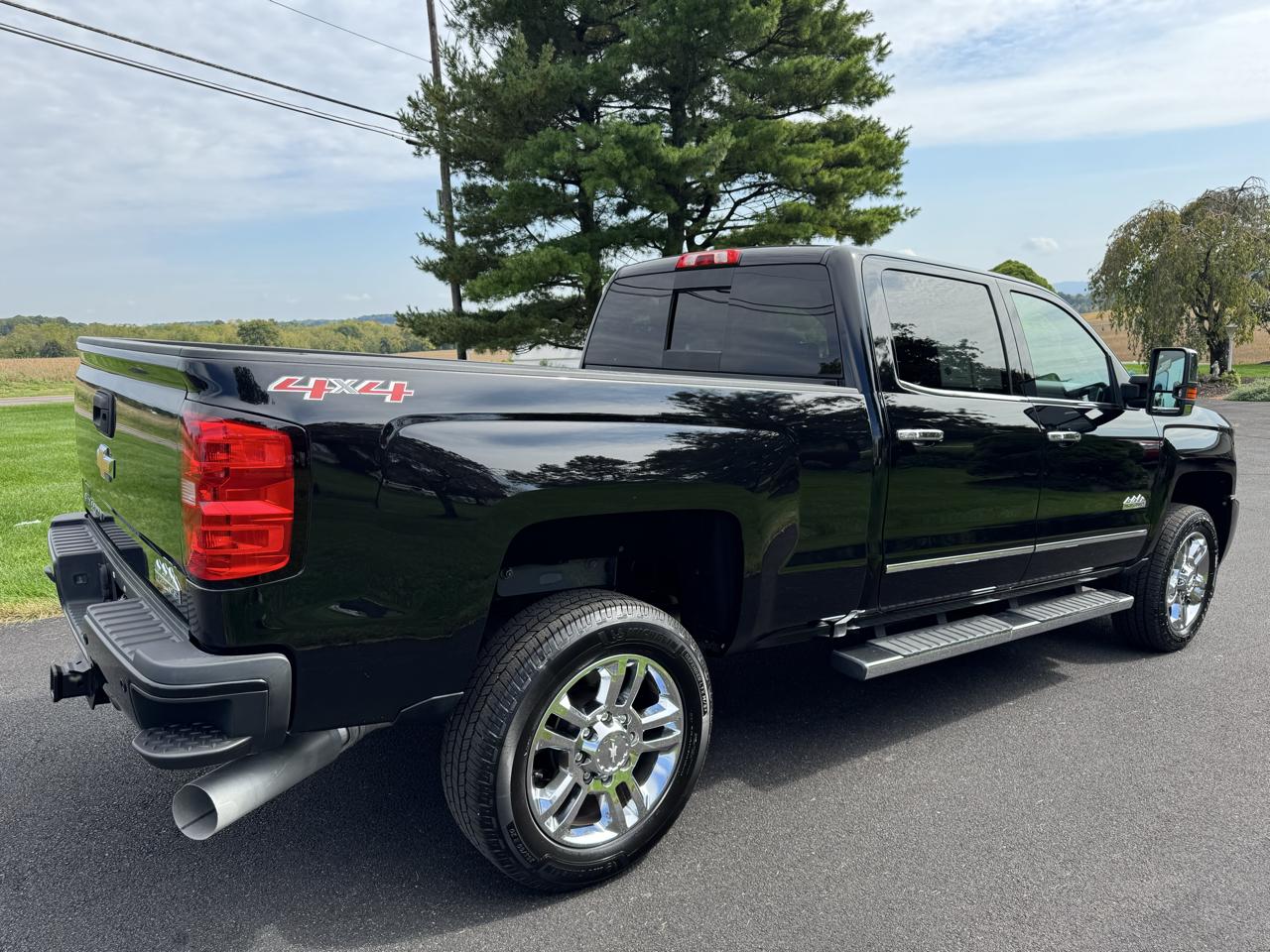 Chevrolet Silverado 2500HD Built After Aug 14 4WD Crew Cab 153.7" High Country 2015