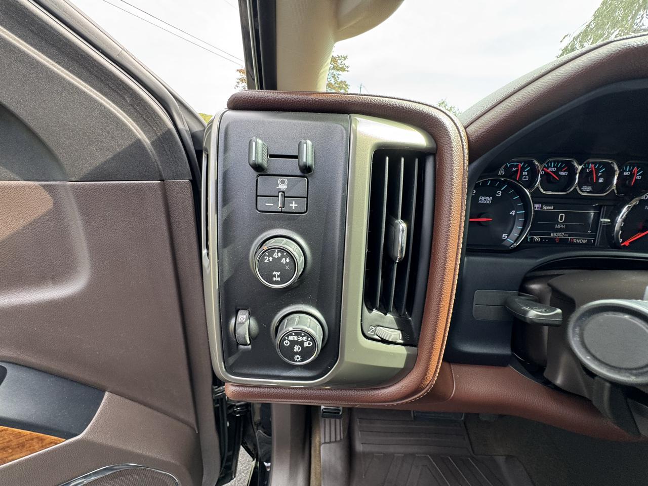 Chevrolet Silverado 2500HD Built After Aug 14 4WD Crew Cab 153.7" High Country 2015