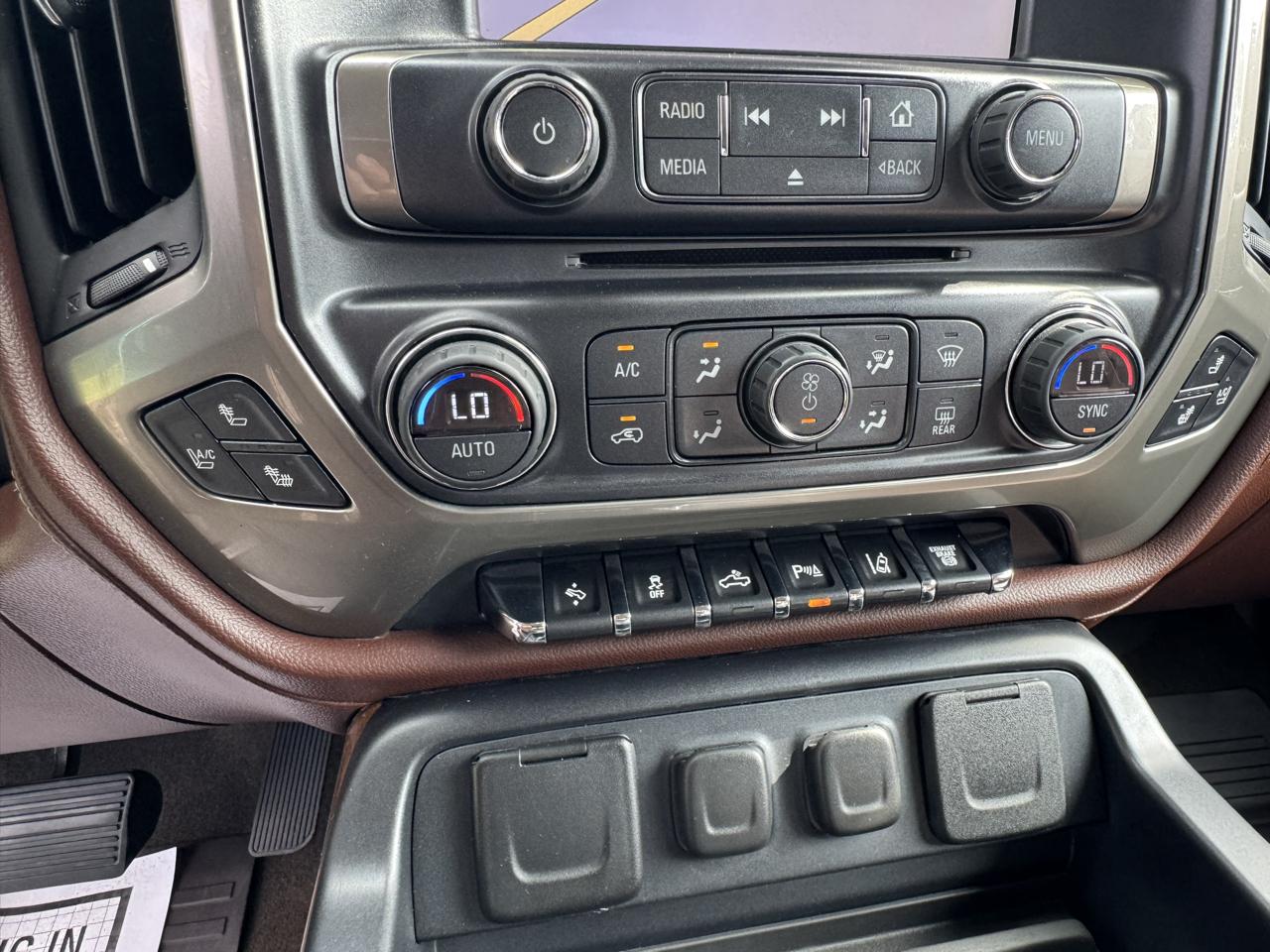 Chevrolet Silverado 2500HD Built After Aug 14 4WD Crew Cab 153.7" High Country 2015