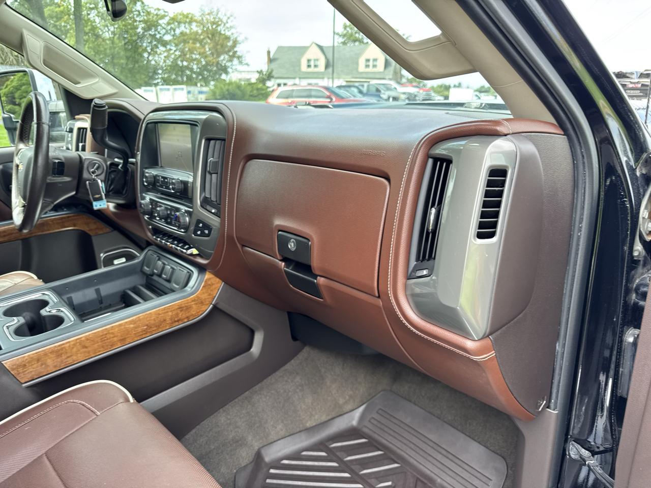 Chevrolet Silverado 2500HD Built After Aug 14 4WD Crew Cab 153.7" High Country 2015
