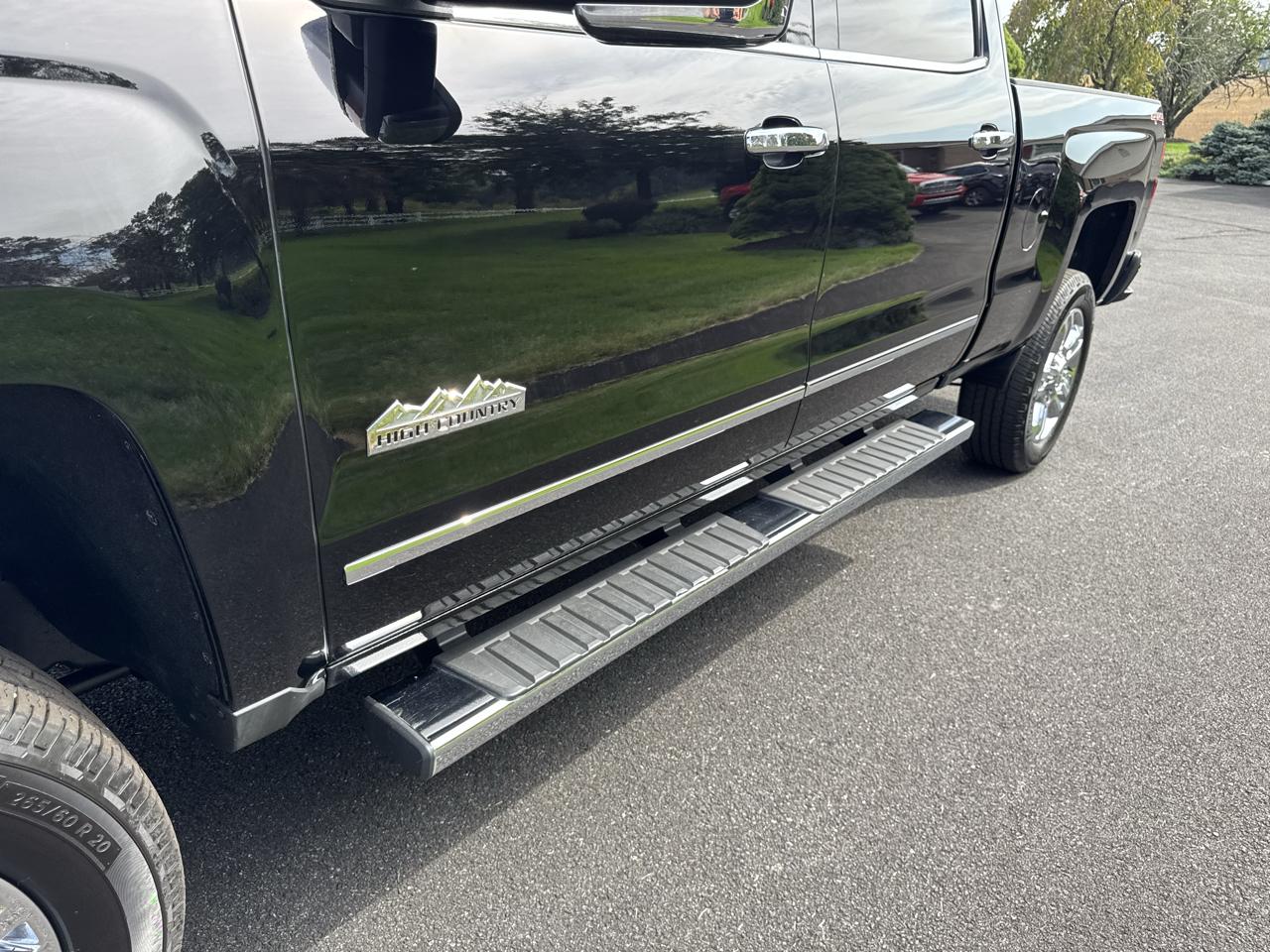 Chevrolet Silverado 2500HD Built After Aug 14 4WD Crew Cab 153.7" High Country 2015