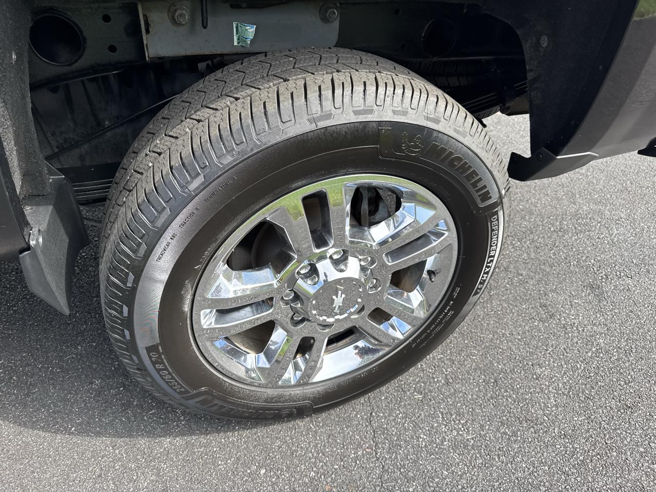 Chevrolet Silverado 2500HD Built After Aug 14 4WD Crew Cab 153.7" High Country 2015