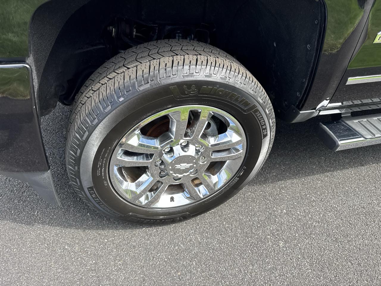 Chevrolet Silverado 2500HD Built After Aug 14 4WD Crew Cab 153.7" High Country 2015