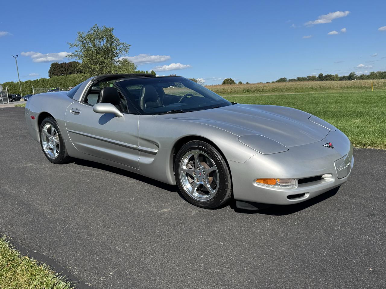 Chevrolet Corvette 2dr Cpe 2004