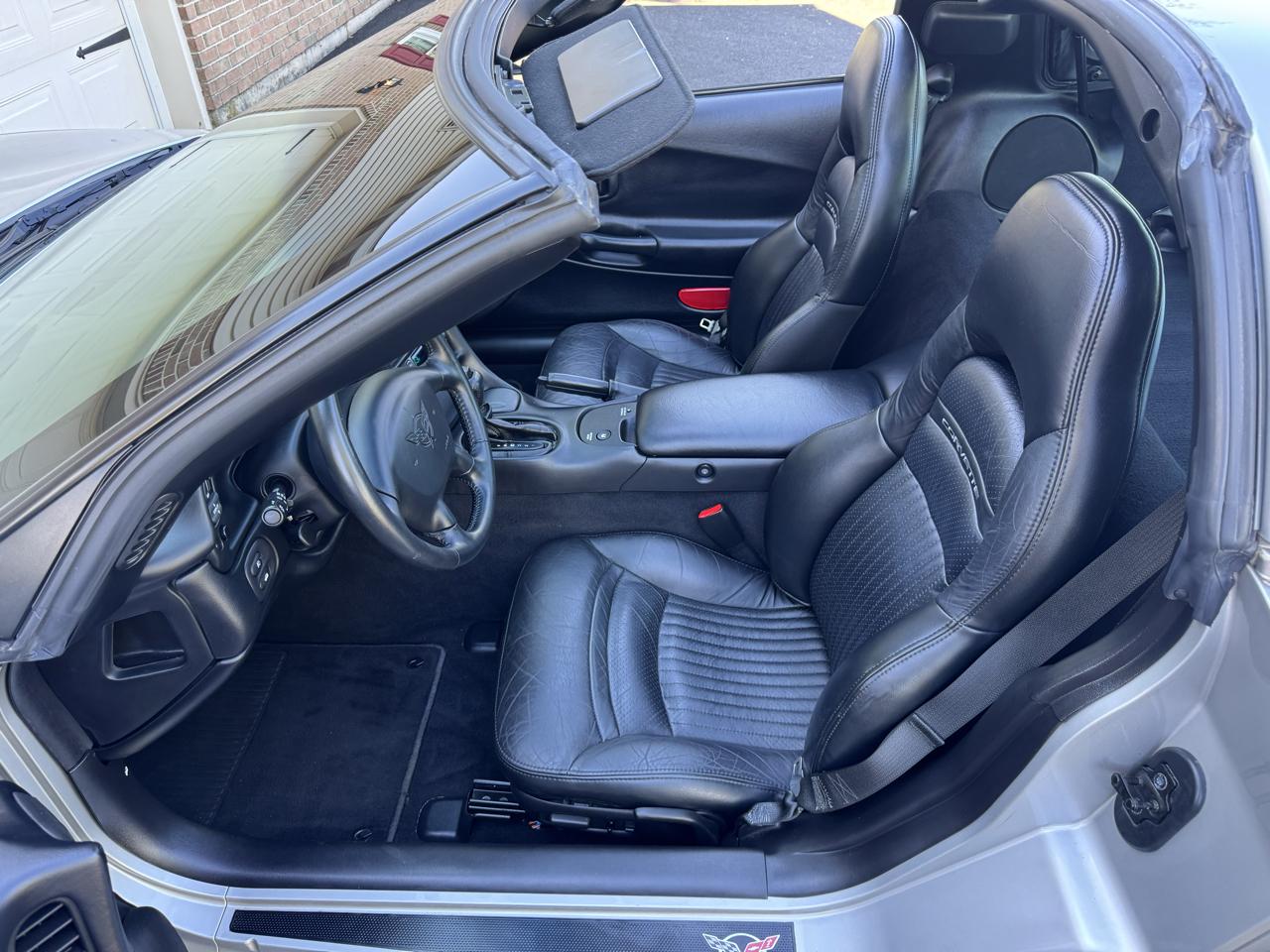 Chevrolet Corvette 2dr Cpe 2004