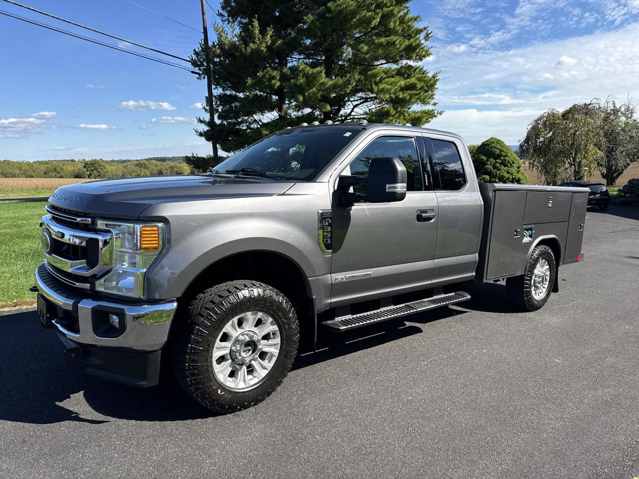 Ford Super Duty F-350 SRW XLT 4WD SuperCab 8' Box 2022