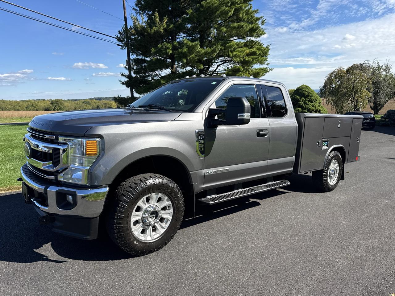 Ford Super Duty F-350 SRW XLT 4WD SuperCab 8' Box 2022
