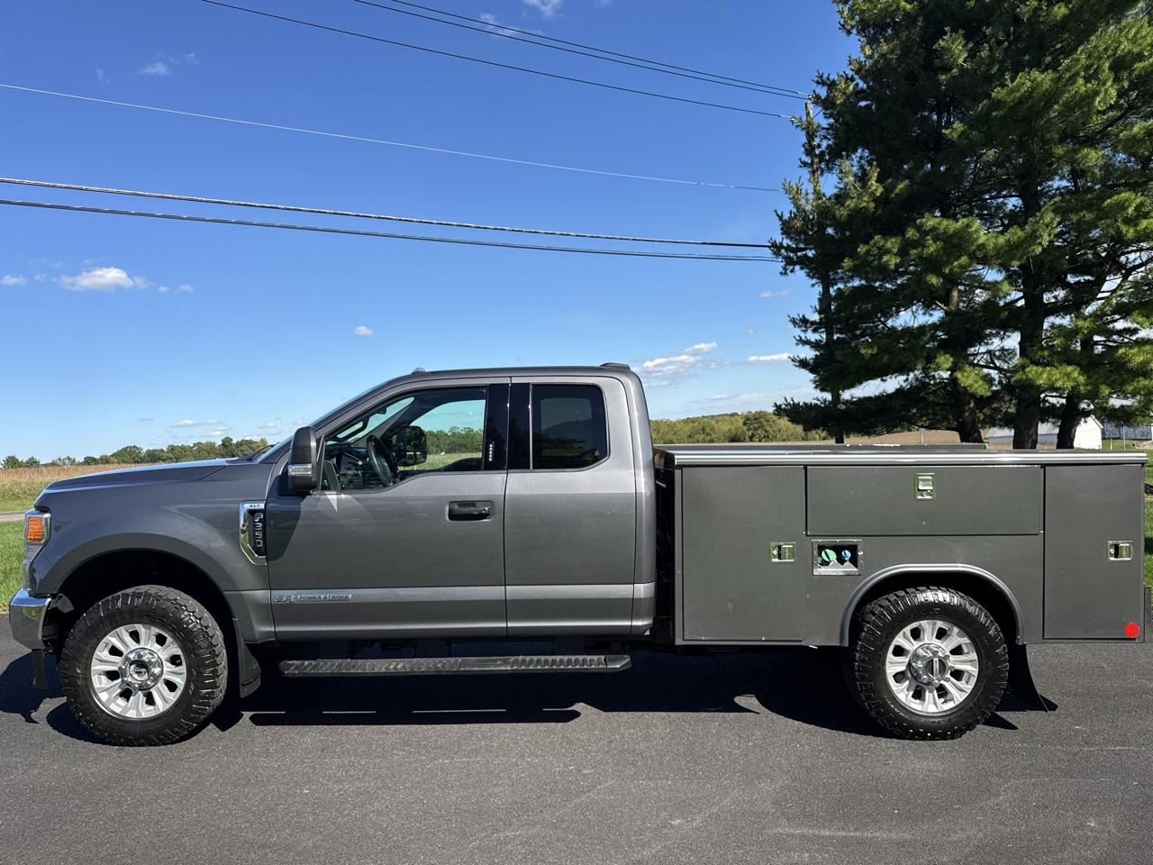 Ford Super Duty F-350 SRW XLT 4WD SuperCab 8' Box 2022