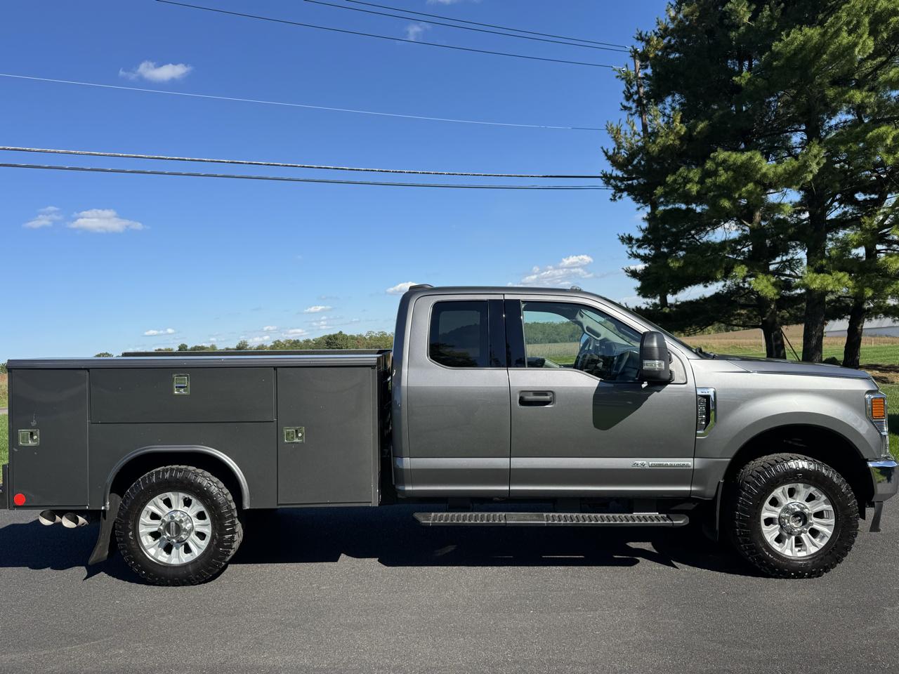 Ford Super Duty F-350 SRW XLT 4WD SuperCab 8' Box 2022