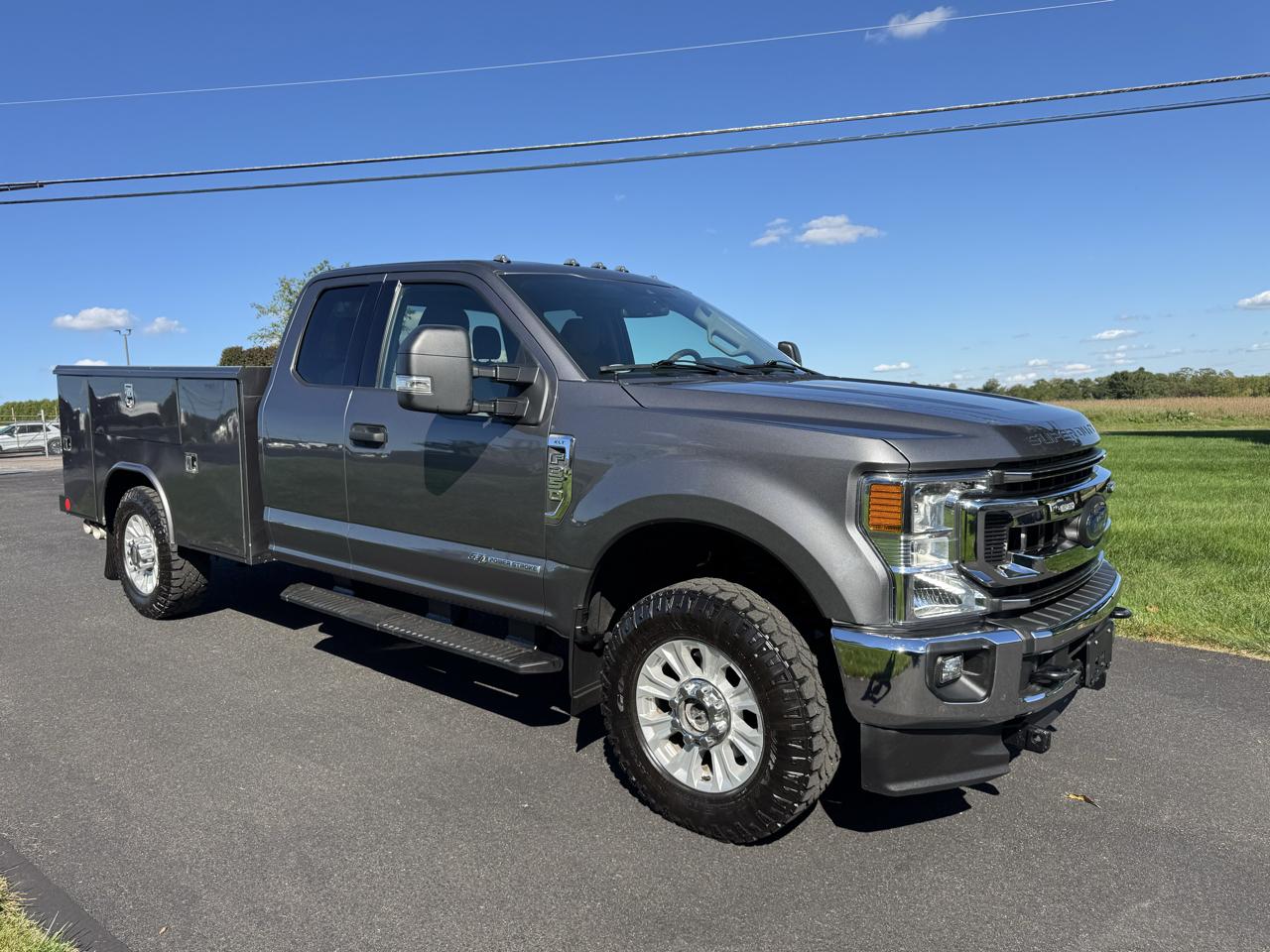 Ford Super Duty F-350 SRW XLT 4WD SuperCab 8' Box 2022