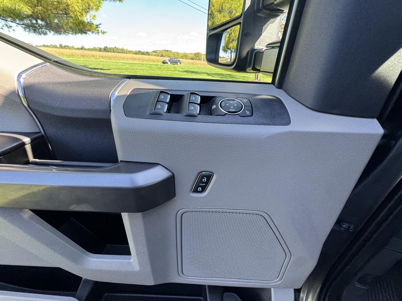Ford Super Duty F-350 SRW XLT 4WD SuperCab 8' Box 2022