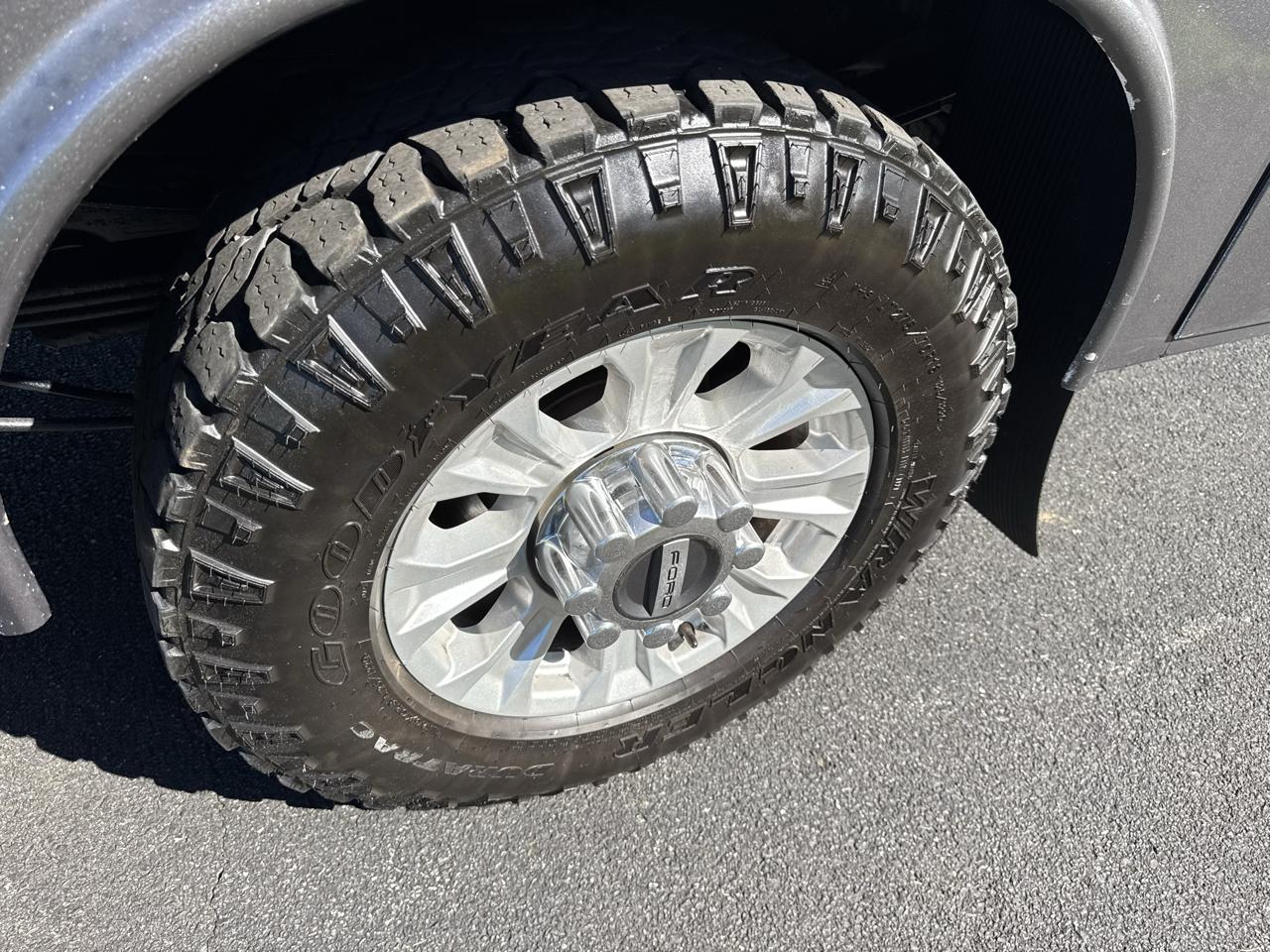 Ford Super Duty F-350 SRW XLT 4WD SuperCab 8' Box 2022