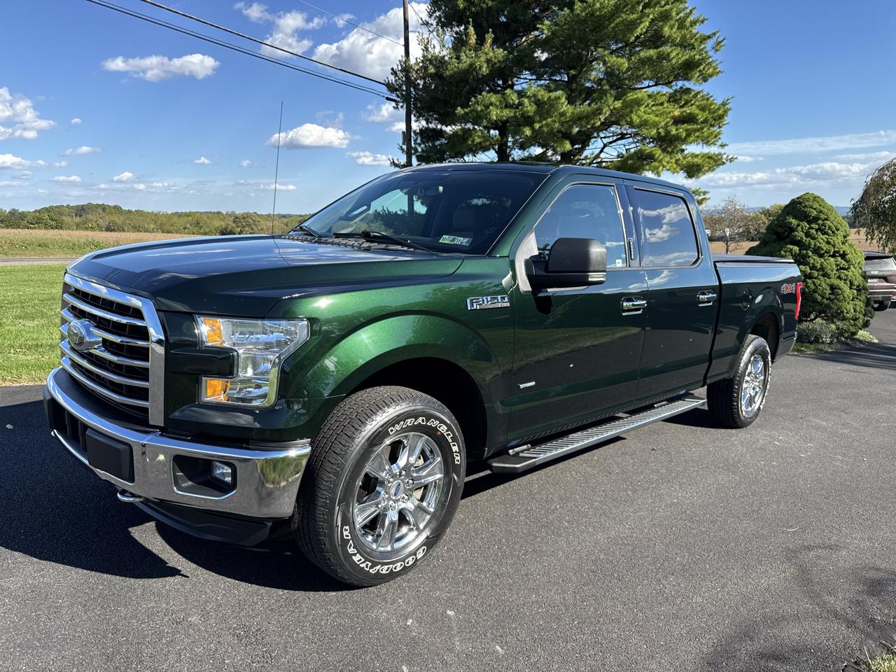 Ford F-150 4WD SuperCrew 157" Lariat w/HD Payload Pkg 2015