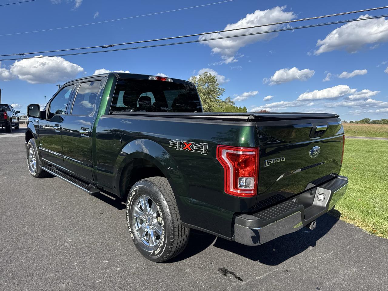 Ford F-150 4WD SuperCrew 157" Lariat w/HD Payload Pkg 2015
