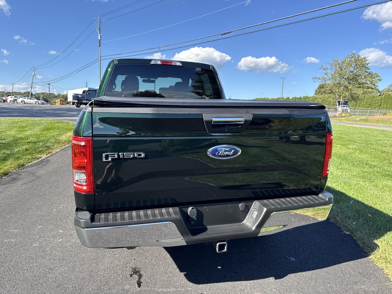 Ford F-150 4WD SuperCrew 157" Lariat w/HD Payload Pkg 2015