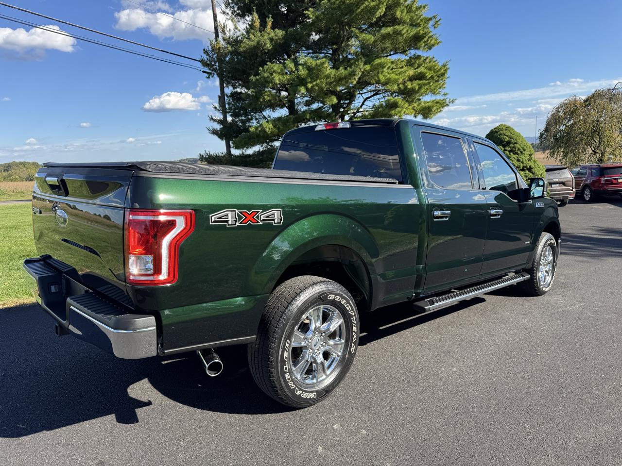 Ford F-150 4WD SuperCrew 157" Lariat w/HD Payload Pkg 2015