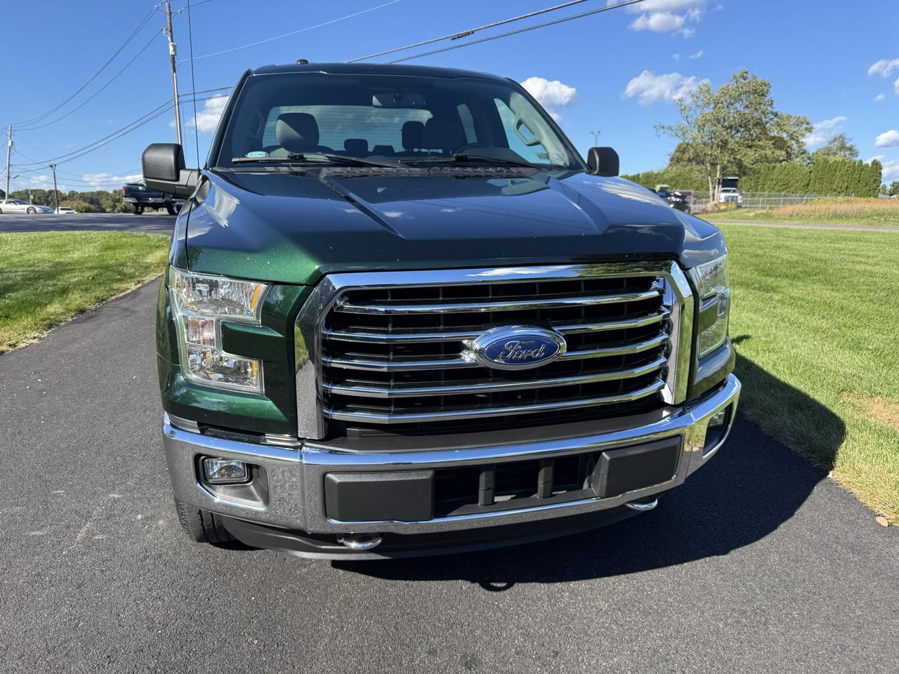 Ford F-150 4WD SuperCrew 157" Lariat w/HD Payload Pkg 2015