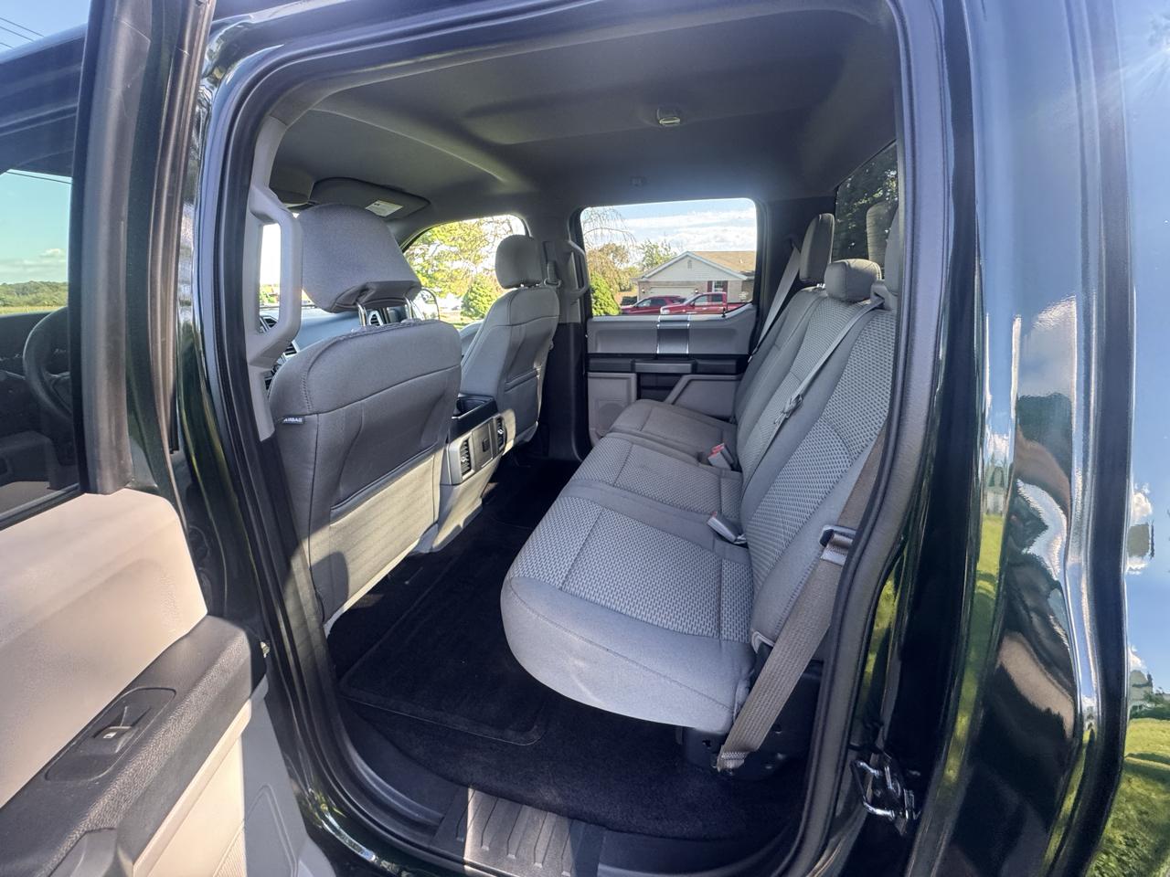 Ford F-150 4WD SuperCrew 157" Lariat w/HD Payload Pkg 2015