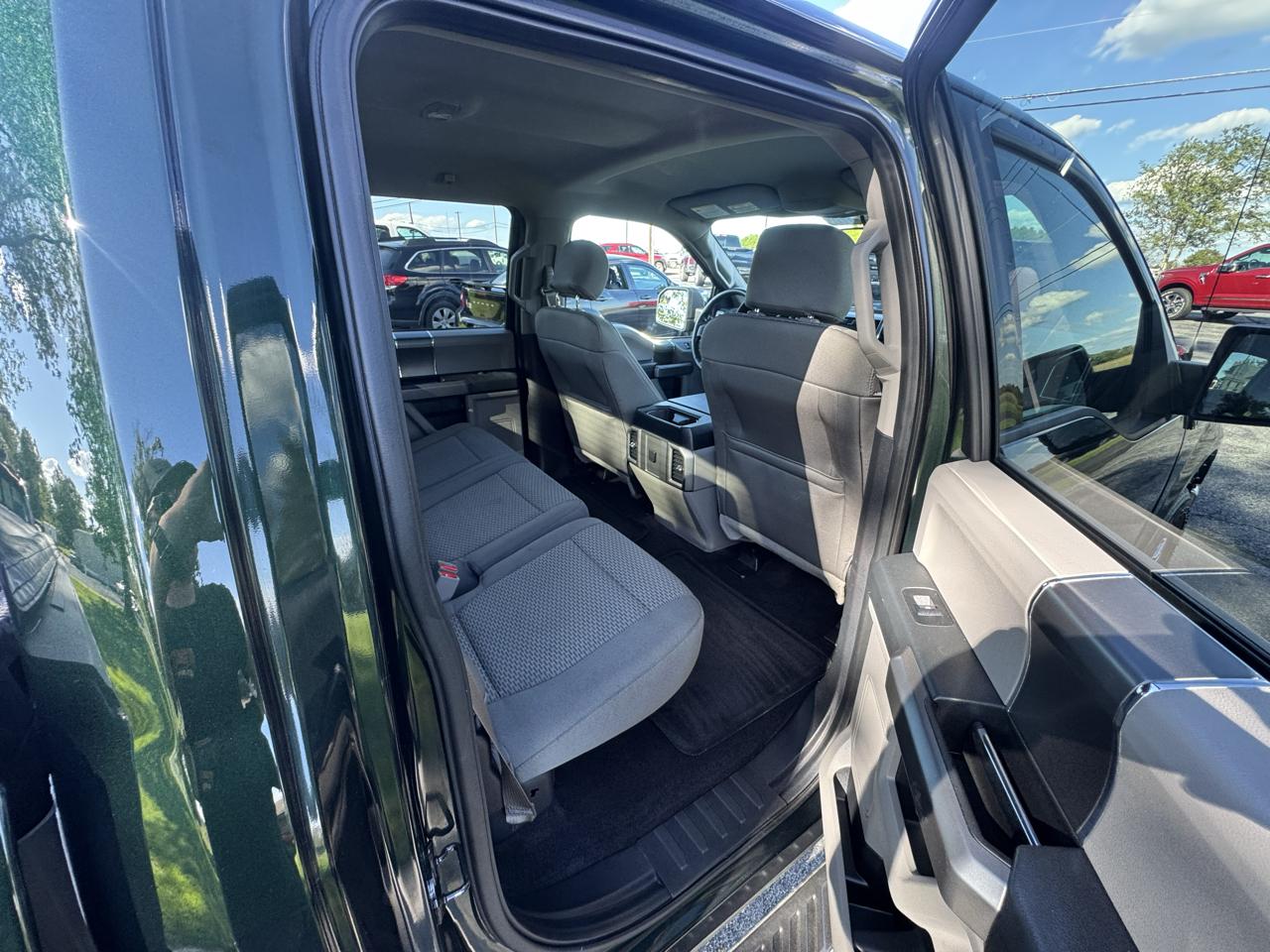 Ford F-150 4WD SuperCrew 157" Lariat w/HD Payload Pkg 2015