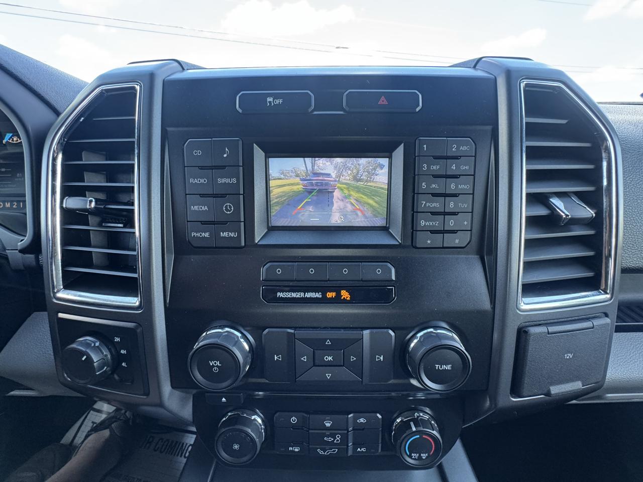 Ford F-150 4WD SuperCrew 157" Lariat w/HD Payload Pkg 2015