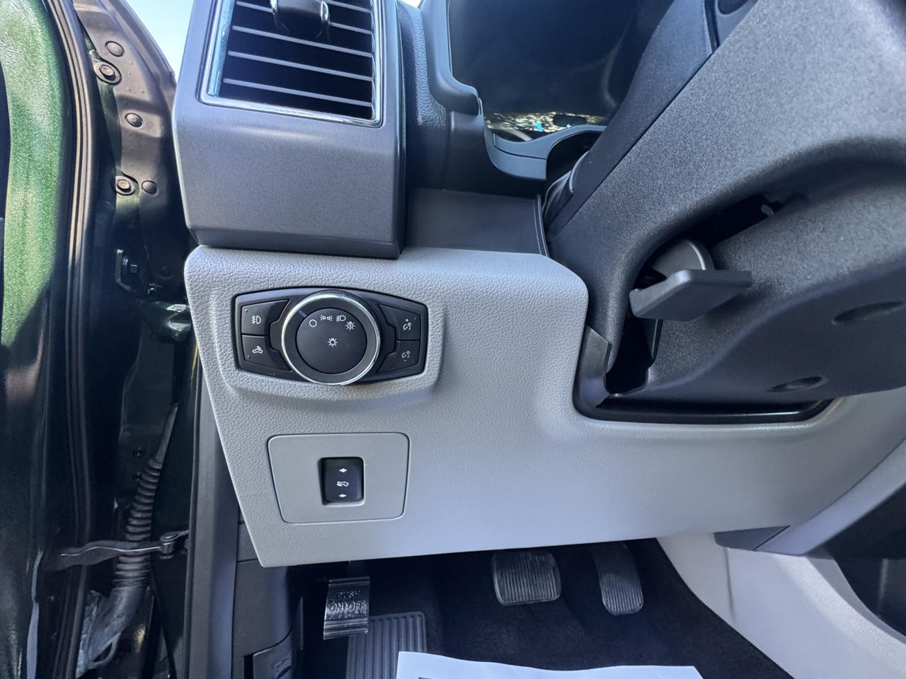Ford F-150 4WD SuperCrew 157" Lariat w/HD Payload Pkg 2015