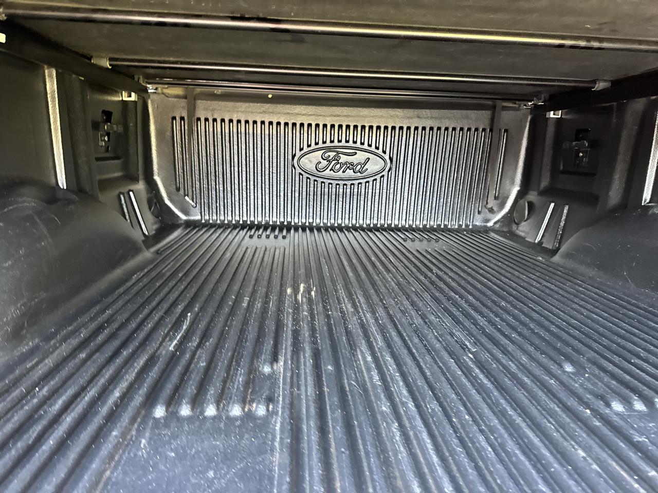 Ford F-150 4WD SuperCrew 157" Lariat w/HD Payload Pkg 2015