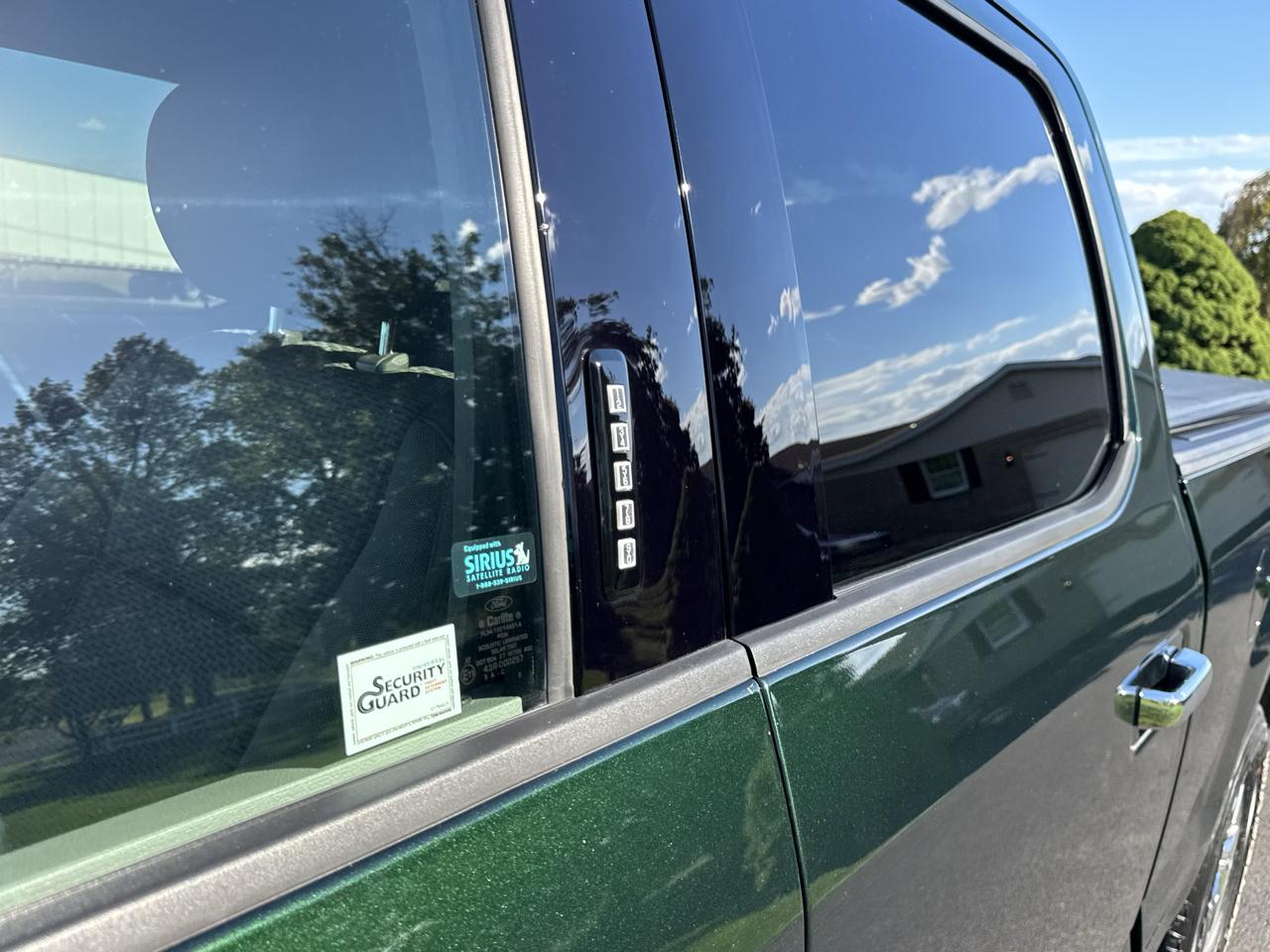 Ford F-150 4WD SuperCrew 157" Lariat w/HD Payload Pkg 2015