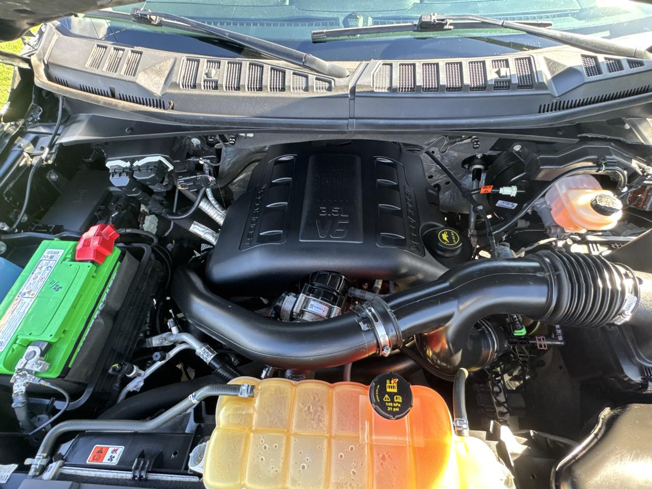 Ford F-150 4WD SuperCrew 157" Lariat w/HD Payload Pkg 2015