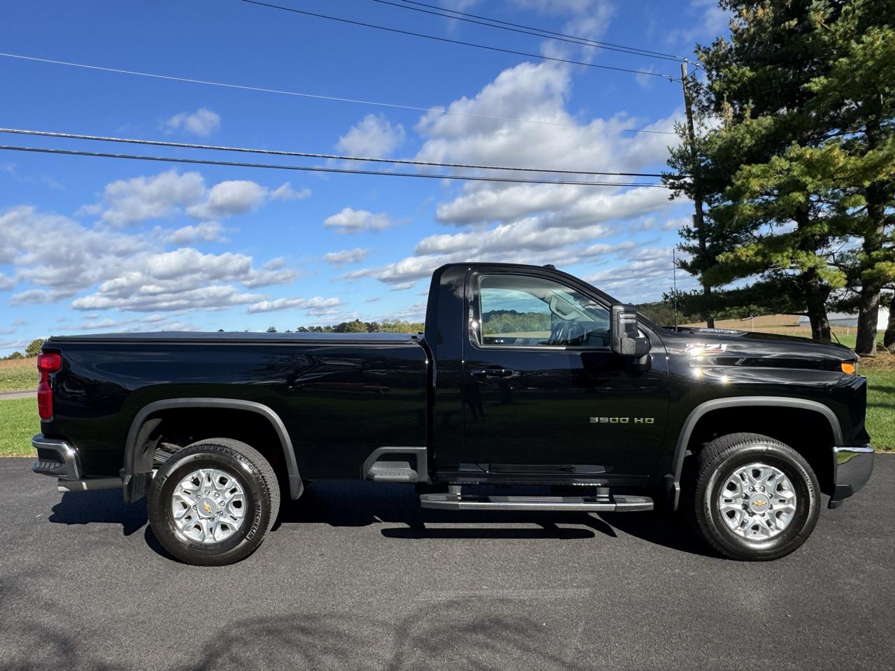 Chevrolet Silverado 3500HD 4WD Reg Cab 142" LT 2024