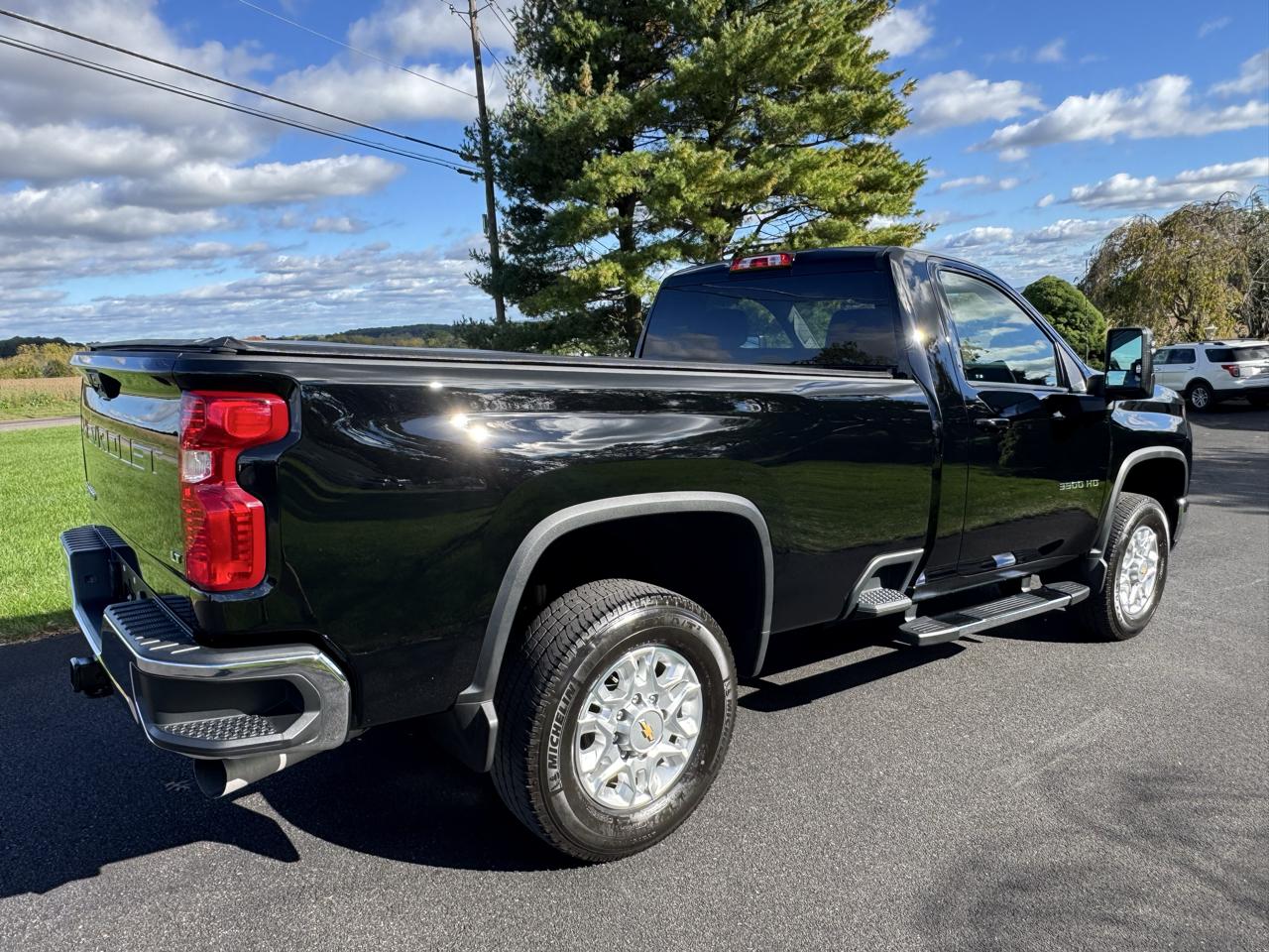 Chevrolet Silverado 3500HD 4WD Reg Cab 142" LT 2024