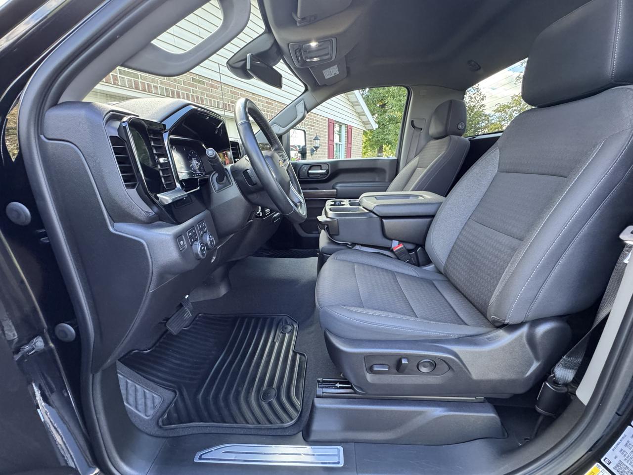 Chevrolet Silverado 3500HD 4WD Reg Cab 142" LT 2024