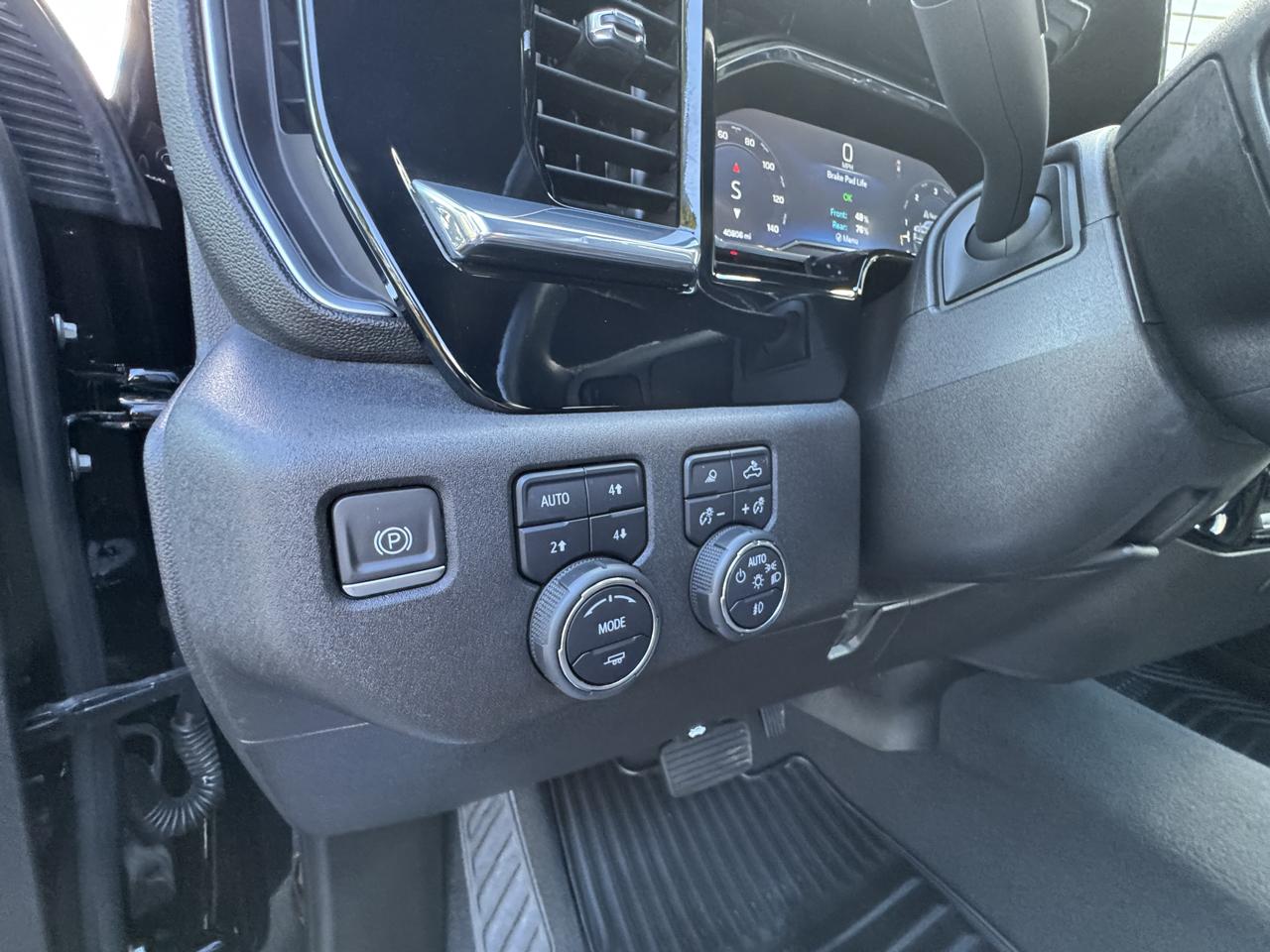 Chevrolet Silverado 3500HD 4WD Reg Cab 142" LT 2024