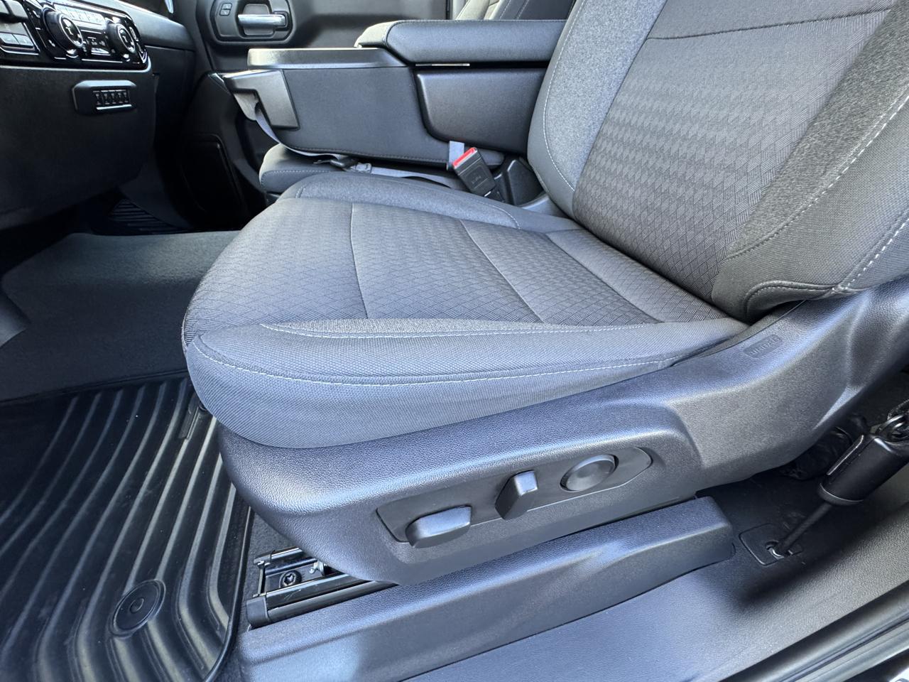 Chevrolet Silverado 3500HD 4WD Reg Cab 142" LT 2024