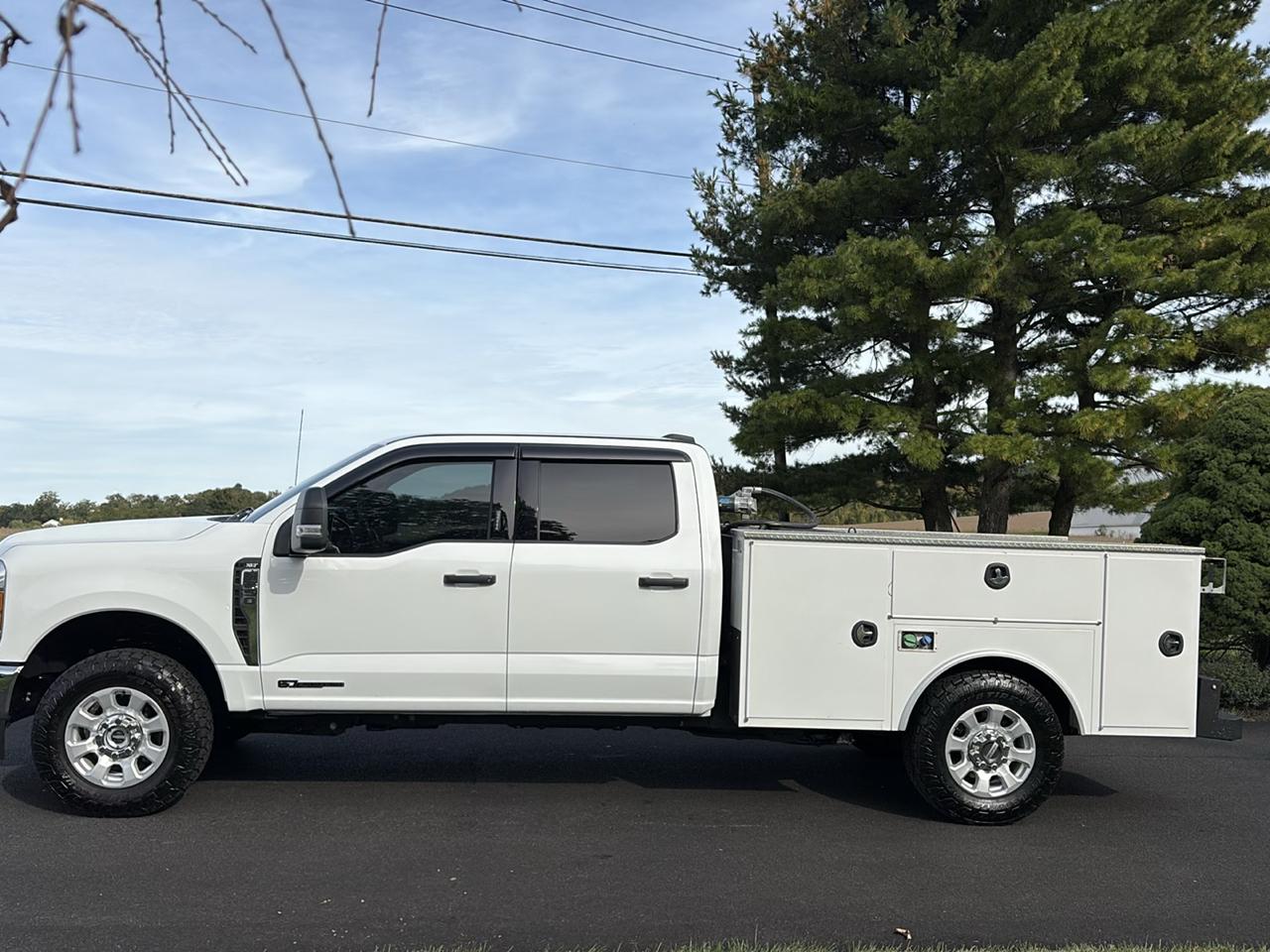 Ford Super Duty F-250 SRW XLT 4WD Crew Cab 8' Box 2024