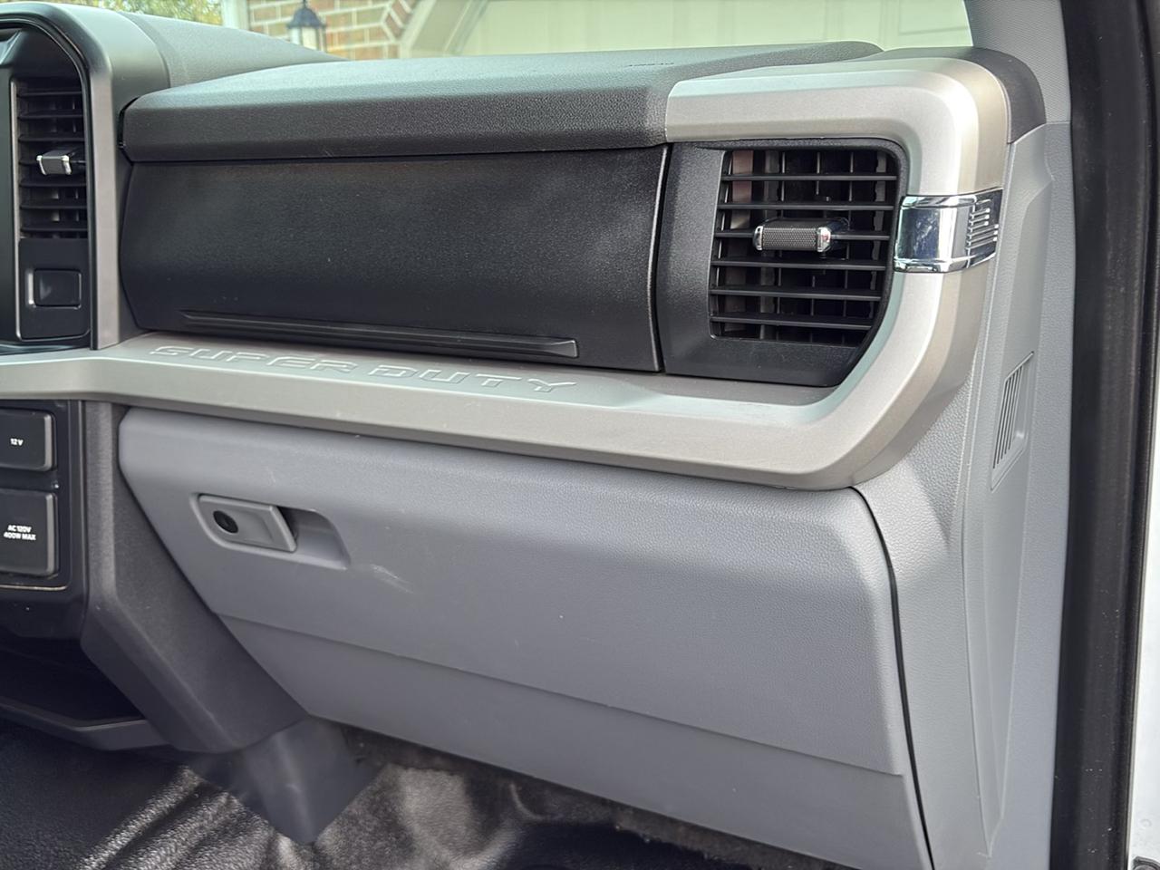 Ford Super Duty F-250 SRW XLT 4WD Crew Cab 8' Box 2024