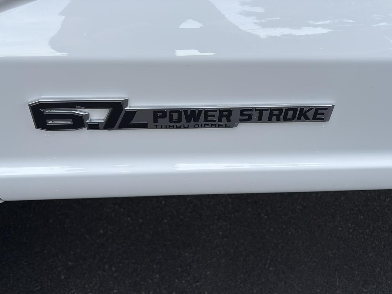 Ford Super Duty F-250 SRW XLT 4WD Crew Cab 8' Box 2024
