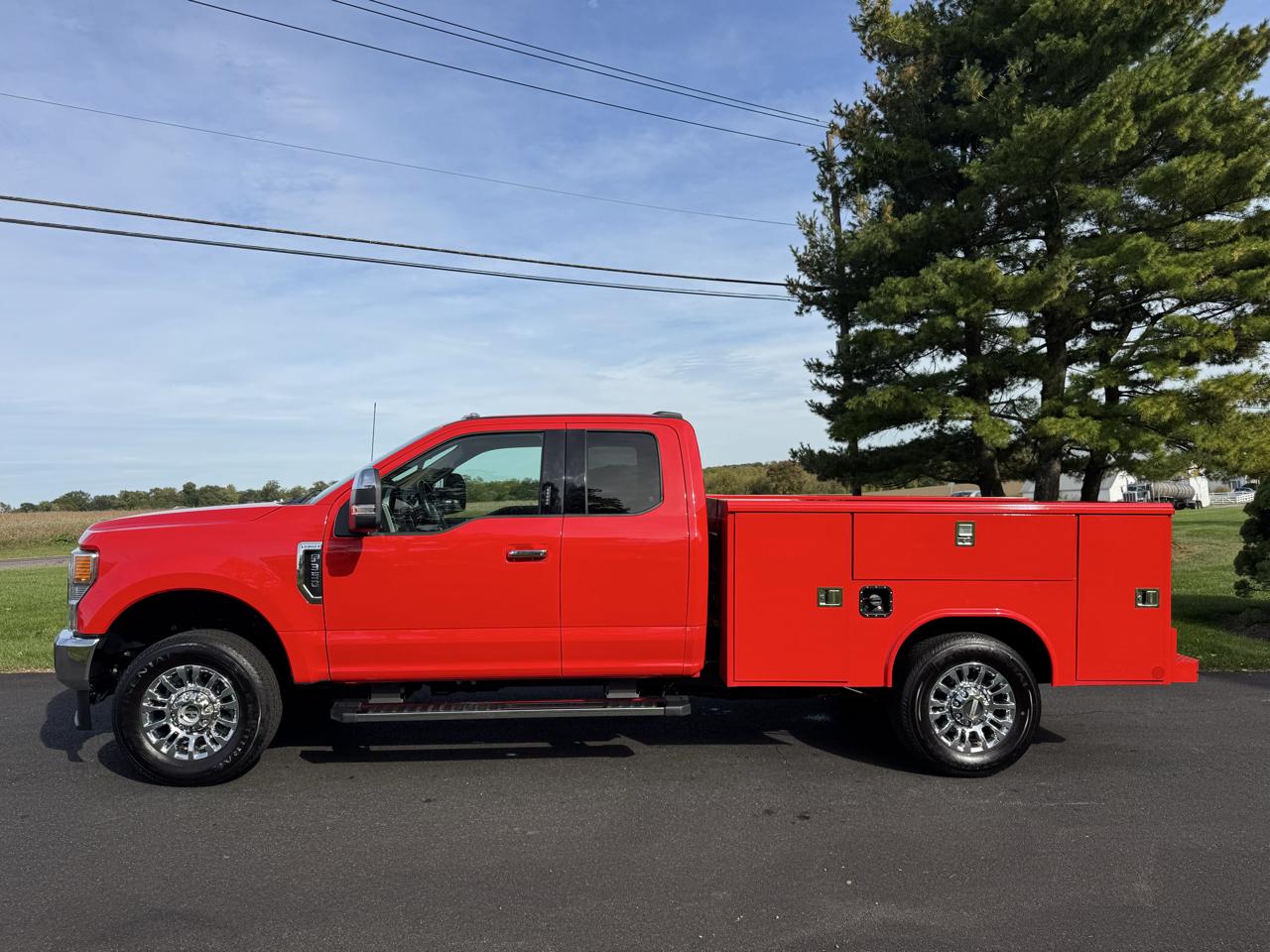 Ford Super Duty F-350 SRW Lariat 4WD SuperCab 8' Box 2022