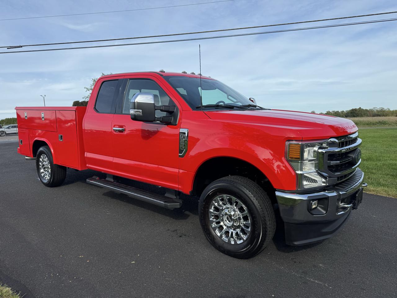 Ford Super Duty F-350 SRW Lariat 4WD SuperCab 8' Box 2022